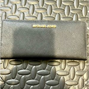 MICHEAL KORS SLIM WALLET  ✨❤️🌸